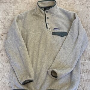 Patagonia
Synchilla Fleece Pullover
Gray with Green accents
Large